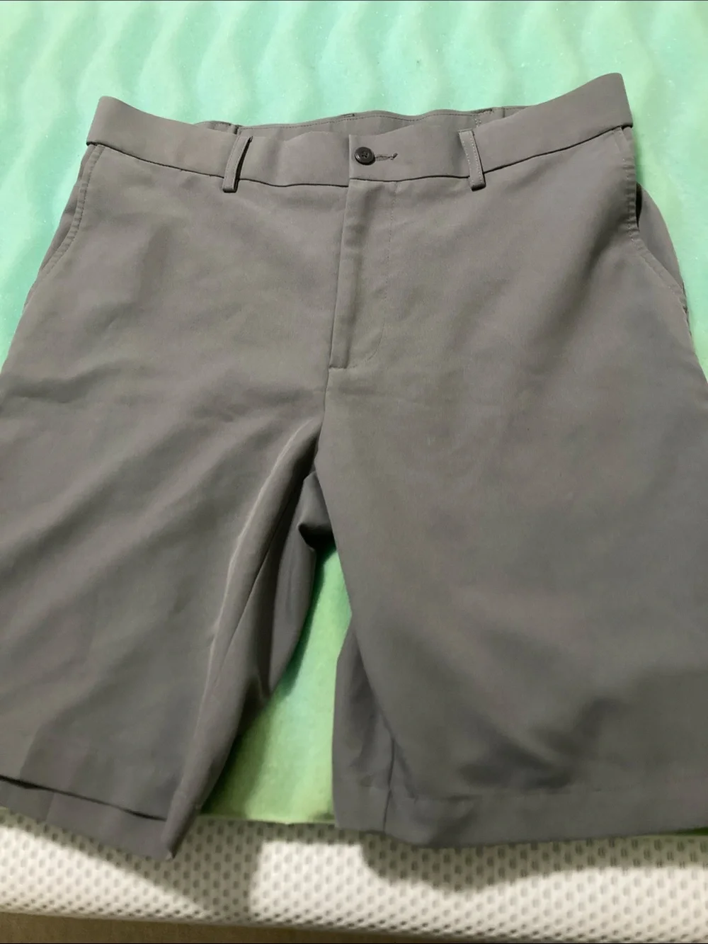PGA Tour Men's Flat Front Shorts in Light Gray and White